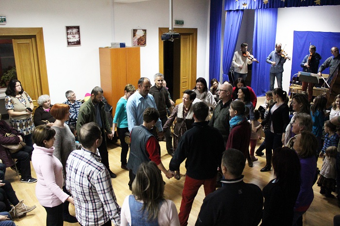 a rédei és fehérvári közösség a táncházban
