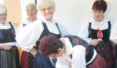 bemutatásra kerültek a viseletek