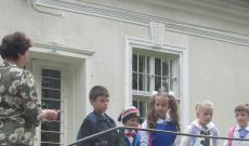 Az óvodától búcsúzó kisiskolások műsora.