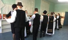 Helyi román fiatalok bemutatója