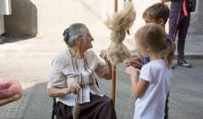Kovács Anna fonónő kézműves foglalkozása gyerekeknek