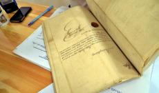 Gyakran előkerülnek száz évnél régebbi okiratok is a családi hagyatékból Konzuli fogadónap Szeben megyében