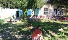 gyomlálás az ágyásokban