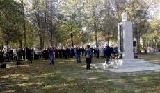 Kegyeleti virágok és koszorúk elhelyezése