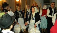 Kastyuban a pánkóval érkeznek az asszonyok