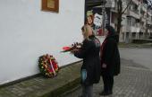 A Gazi Baba ökormányzat vezetői is leteszik koszorúikat