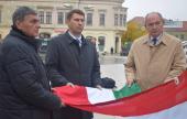 Zászlófelvonás Eszék főterén eszék