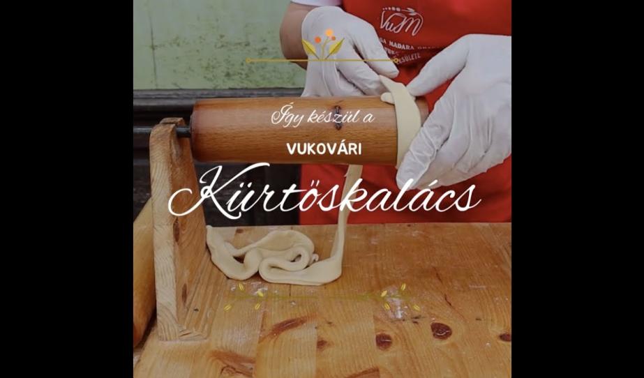 Így készül a vukovári kürtőskalács