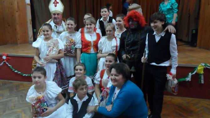 Szent Miklós és az ünneplők