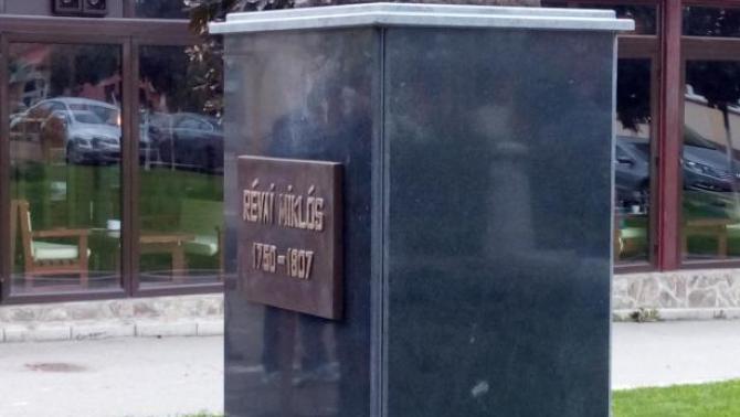 Révai Miklós mellszobra