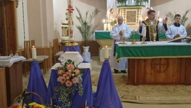 Mikulyák László rahói esperes végezte a  temetési szertartást
