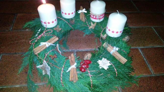 Adventi koszorúkötés Adventi koszorúkötés