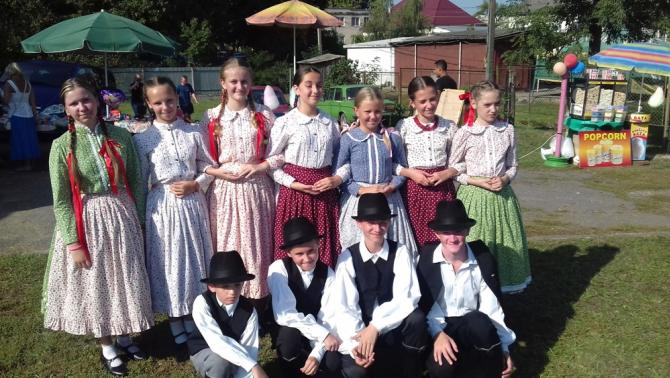 Csüllő Néptáncegyüttes Csüllő Néptáncegyüttes